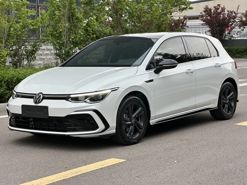 Volkswagen Golf Golf 2023 280TSI DSG R-Line Lite 2023 — фото 1, купить с доставкой в Москву