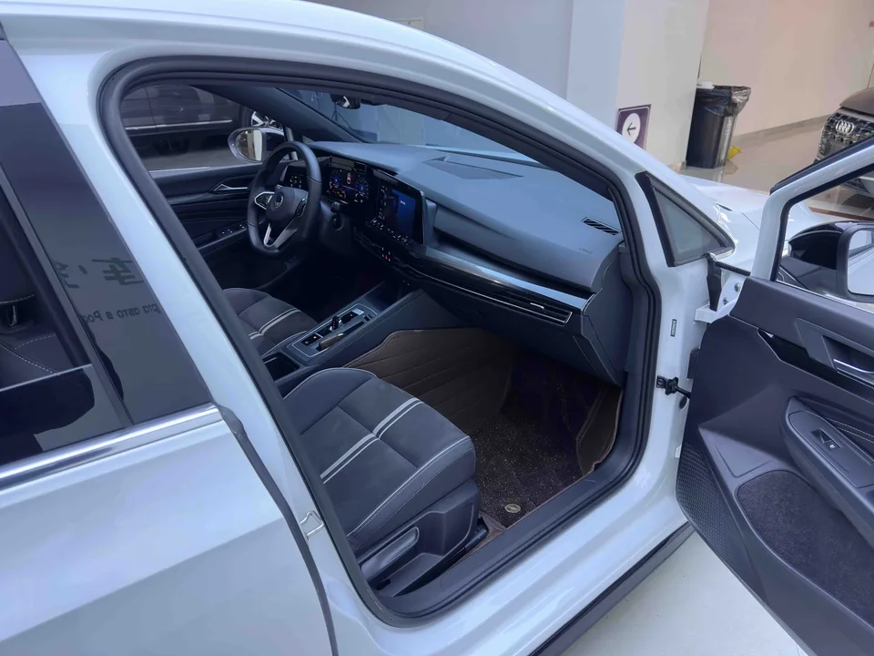 Volkswagen Golf Golf 2023 280TSI DSG R-Line Lite 2023 — миниатюра 3