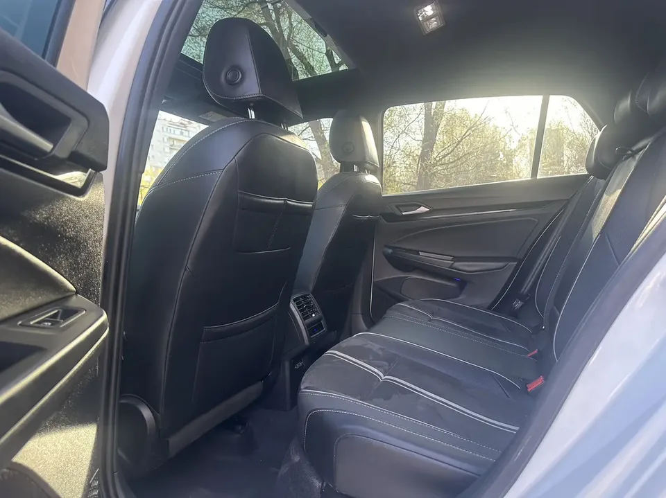 Volkswagen Golf golf 2023 280TSI DSG R-Line facelift 2023 — thumbnail 3