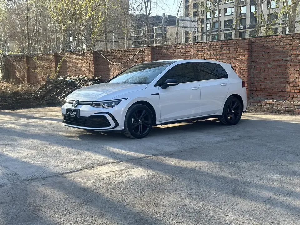 Volkswagen Golf golf 2023 280TSI DSG R-Line facelift 2023 — photo 1, buy with delivery to Moscow