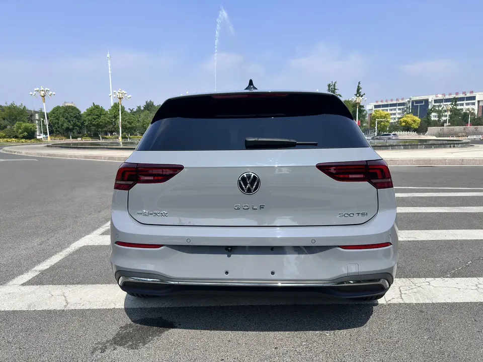 Volkswagen Golf facelift 300TSI Pro 2025 — миниатюра 2