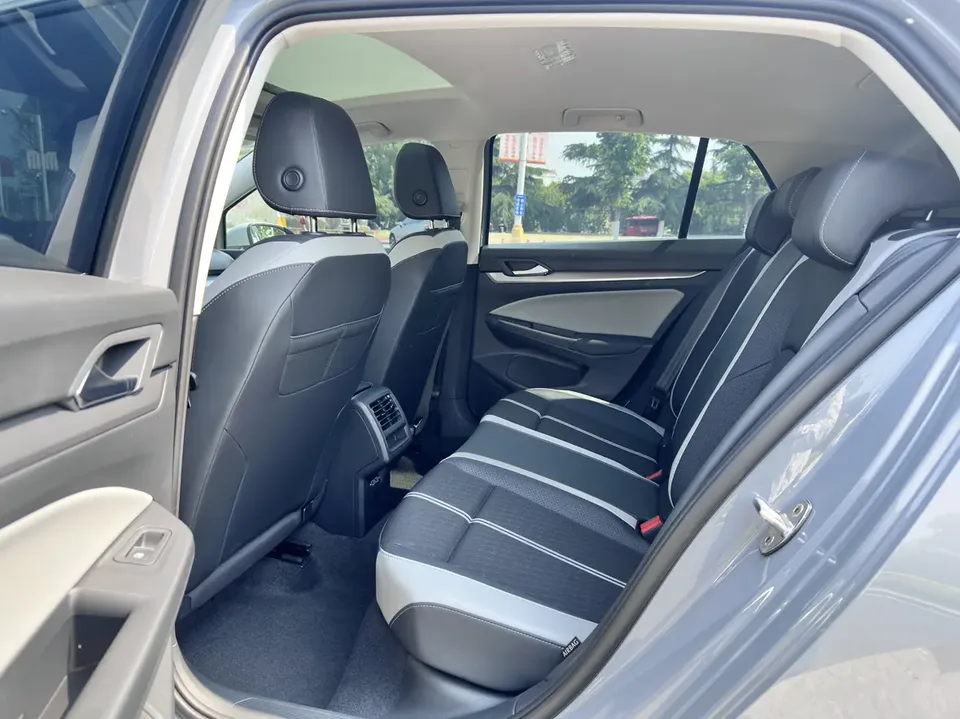 Volkswagen Golf facelift 300TSI Pro 2025 — миниатюра 4