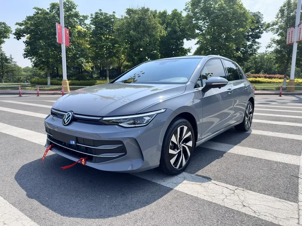 Volkswagen Golf 2025