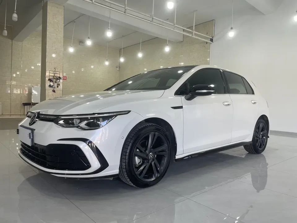 Volkswagen Golf facelift 280TSI DSG R-Line Lite 2023 — фото 1, купить с доставкой в Москву
