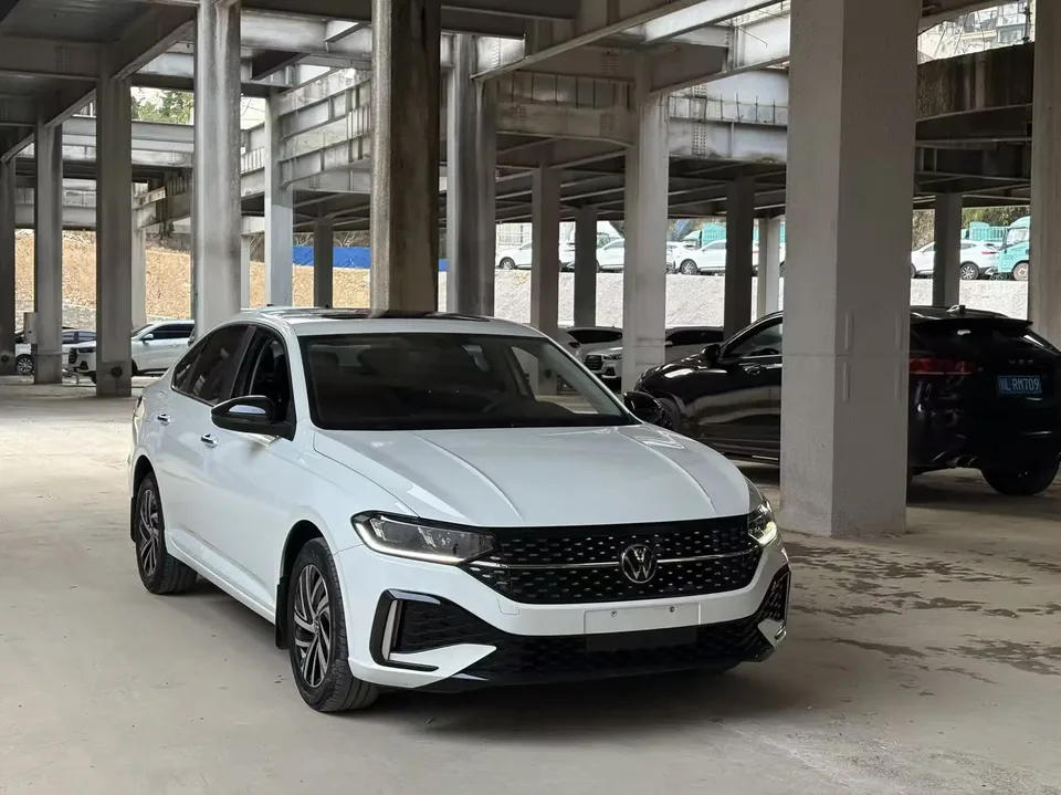 Volkswagen Lavida Lavida 2023 280TSI DSG Starry Sky Edition 2022 — photo 1, buy with delivery to Moscow