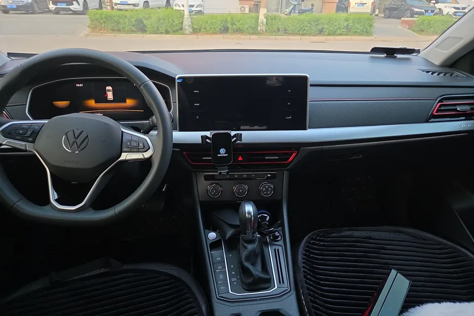 Volkswagen Lavida 300TSI DSG Starry Sky Edition 2023 — миниатюра 3