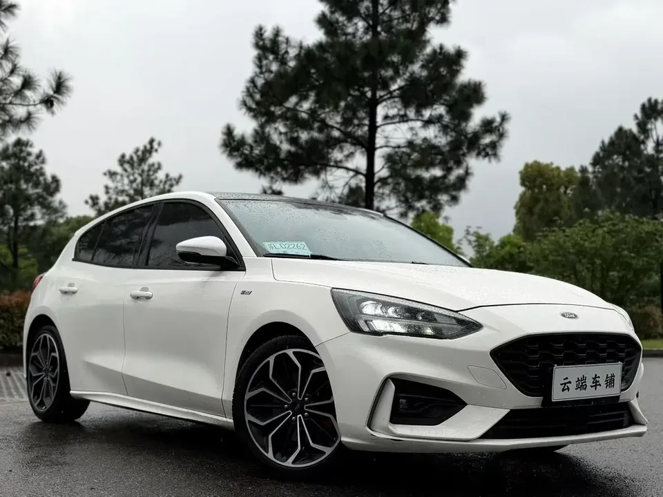 Ford Focus Focus 2021 Focus 2021 hatchback EcoBoost 180 automatic ST Line 2022 — миниатюра 3