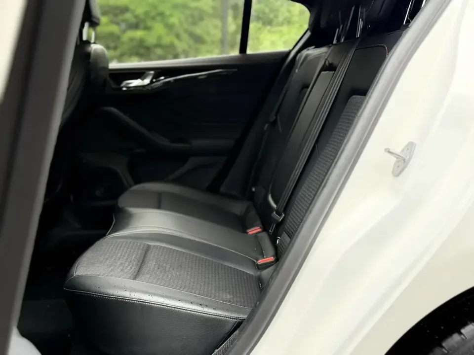 Ford Focus Focus 2021 hatchback EcoBoost 180 automatic ST Line 2022 — миниатюра 3