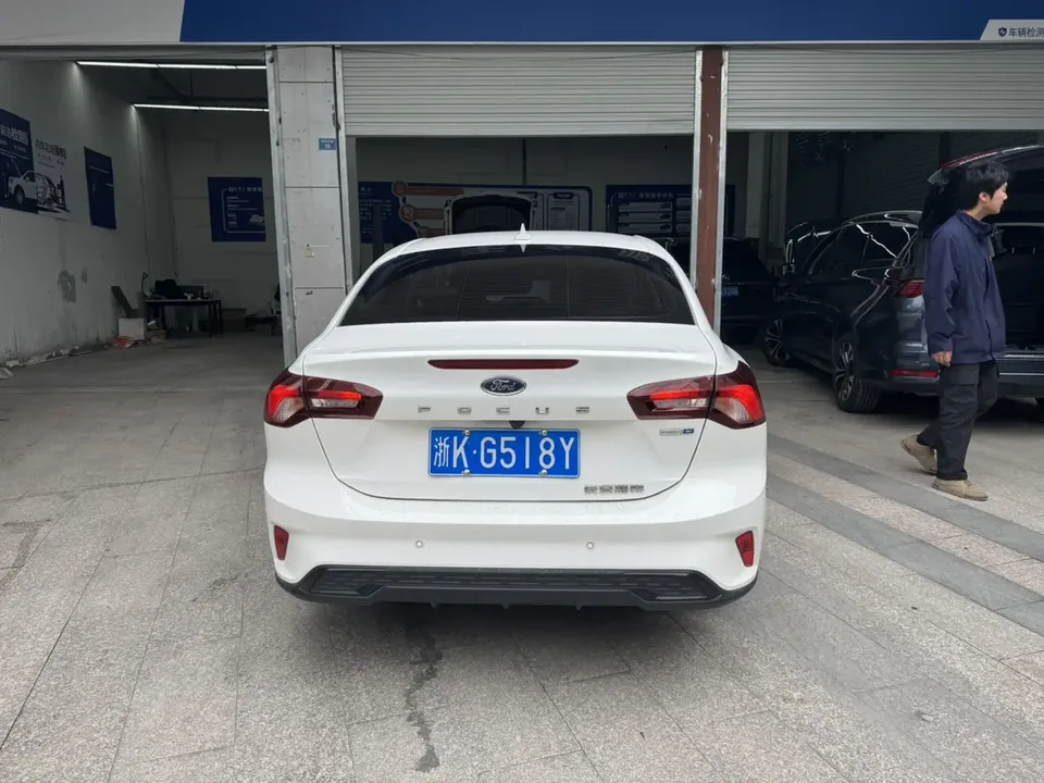 Ford Focus Sedan EcoBoost 180 Automatic Competition Edition 2023 — миниатюра 2