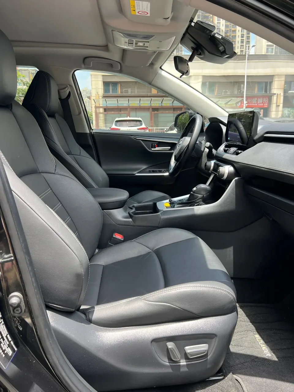 Toyota Willanda 2.0L two-wheel drive luxury PLUS version 2023 — миниатюра 4