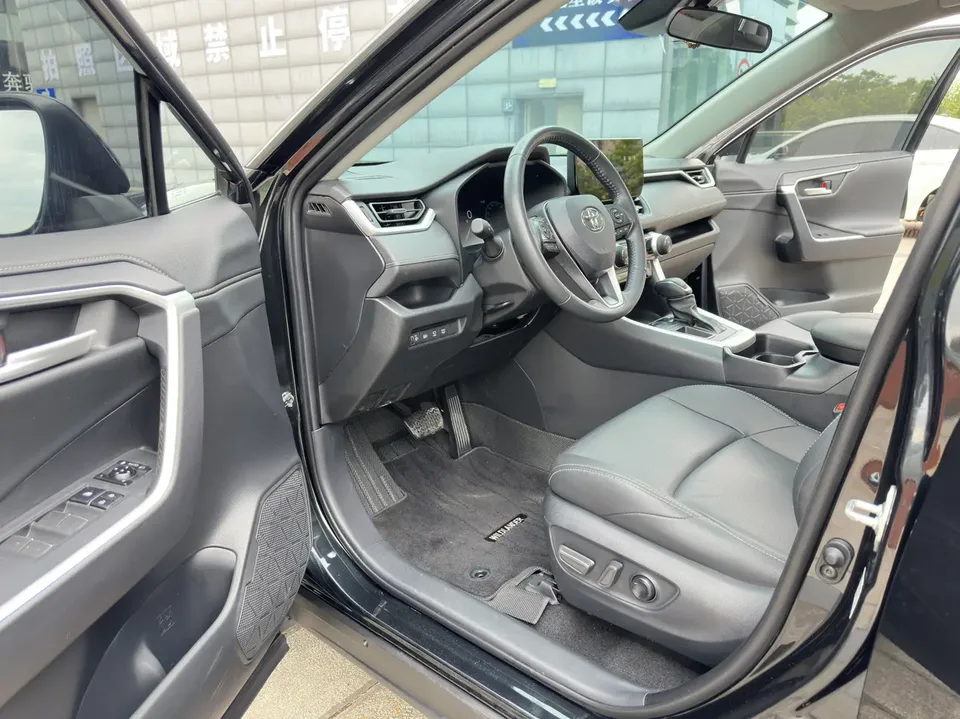 Toyota Willanda 2.0L two-wheel drive luxury PLUS version 2023 — миниатюра 4