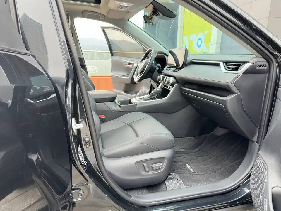 Toyota Willanda 2.0L two-wheel drive luxury PLUS version 2023 — миниатюра 5