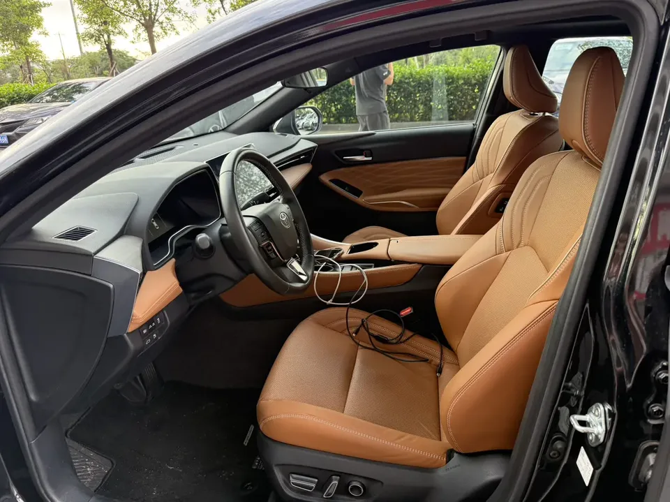 Toyota Avalon Intelligent Electric Hybrid 2.0L E-CVT Luxury Edition 2025 — миниатюра 5