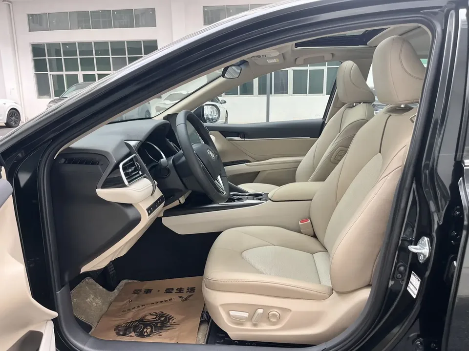 Toyota Camry 2.0G Deluxe Edition 2023 — миниатюра 3
