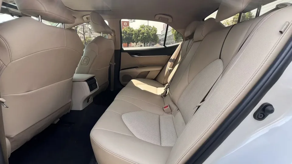 Toyota Camry 2.0G Deluxe Edition 2022 — миниатюра 3
