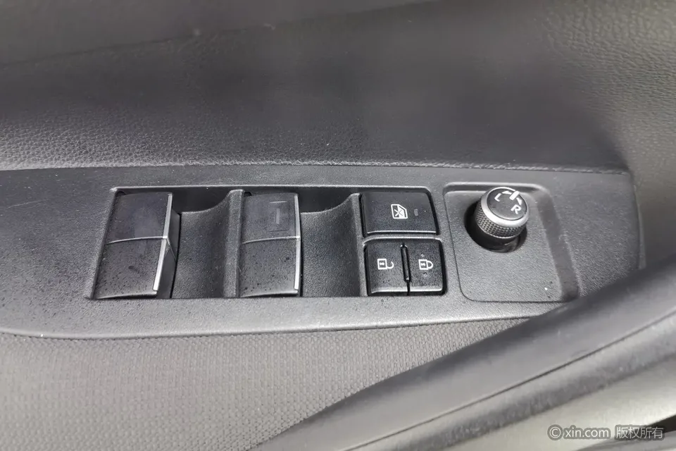 Toyota Corolla 1.5L CVT Elite Edition 2023 — миниатюра 4