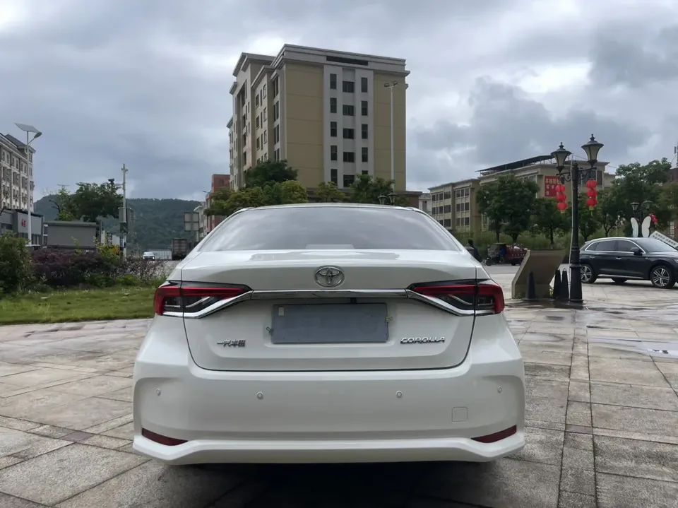 Toyota Corolla 1.5L CVT Pioneer Edition 2022 — миниатюра 2