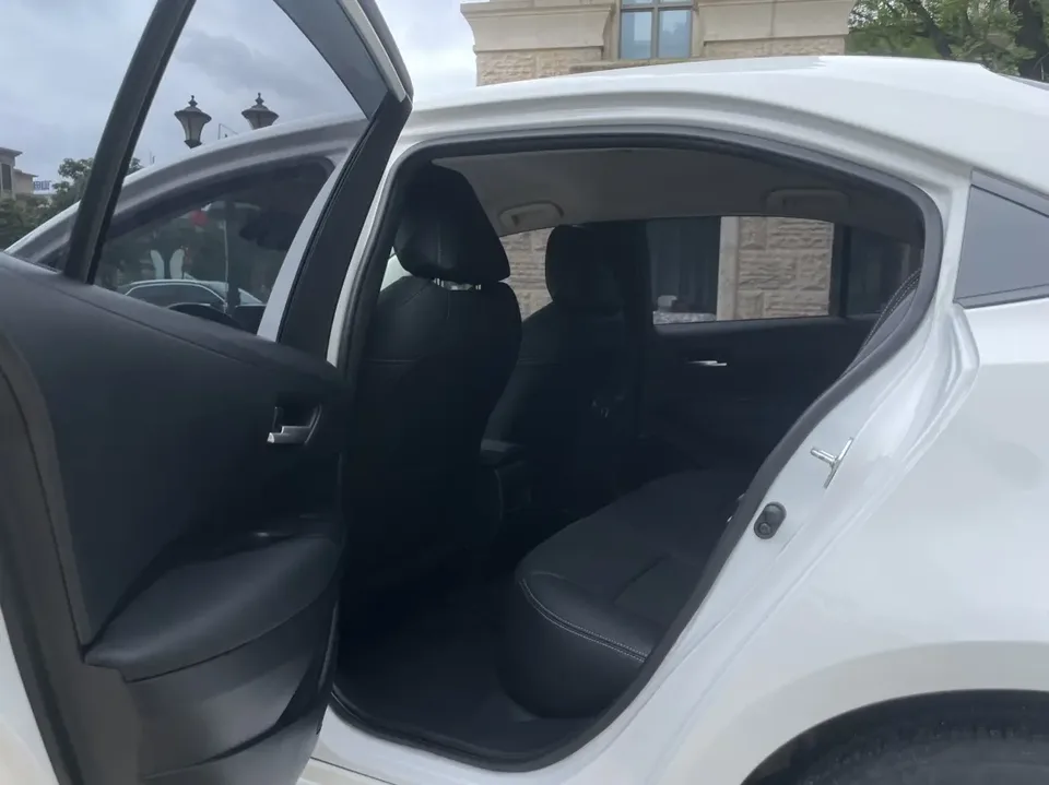 Toyota Corolla 1.5L CVT Pioneer Edition 2022 — миниатюра 3