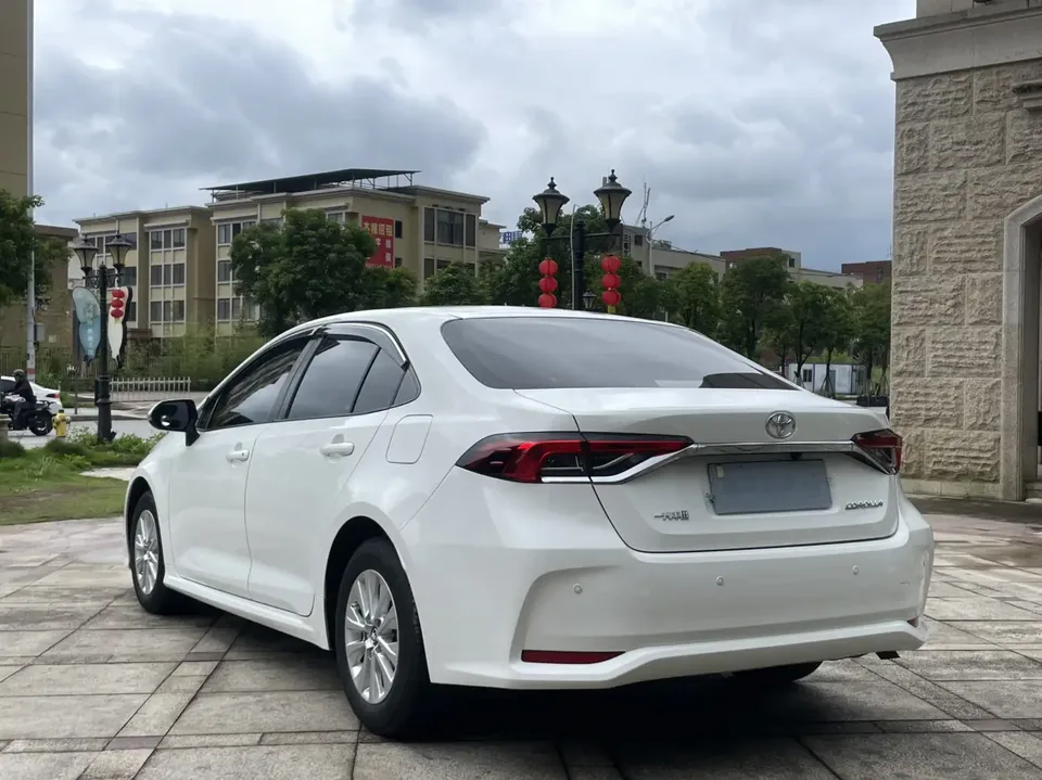 Toyota Corolla 1.5L CVT Pioneer Edition 2022 — миниатюра 4