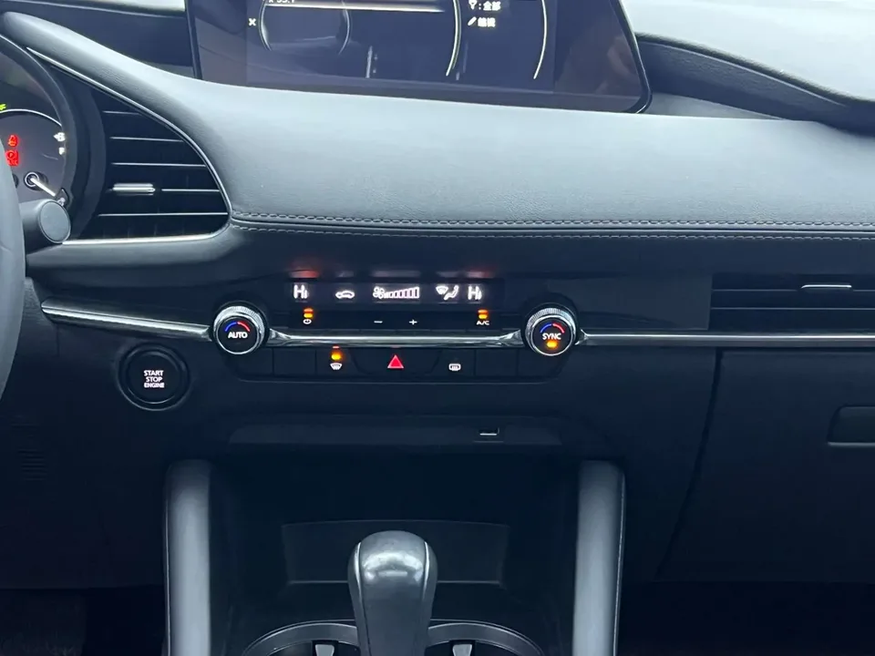 Mazda Axela Mazda3 Angkesela 2021 2.0L Automatic Premium Edition 2022 — thumbnail 3