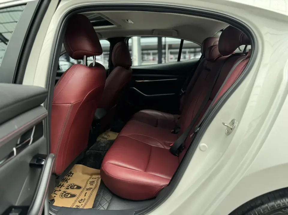 Mazda Axela Mazda3 2023 2.0L Automatic Quality Edition 2024 — thumbnail 4