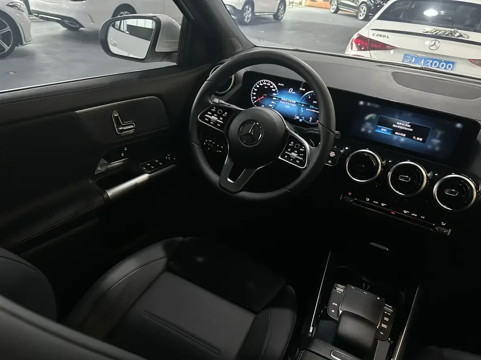 Mercedes-Benz GLA facelift GLA 200 2024 — миниатюра 4