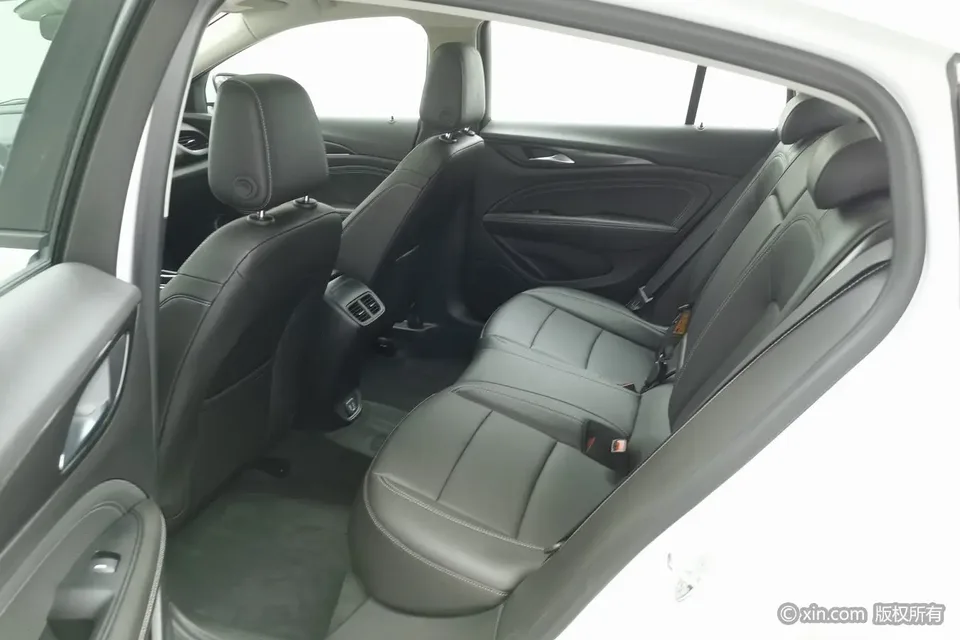 Buick Majesty Regal 2024 facelift 25T Super Edition 2025 — миниатюра 3