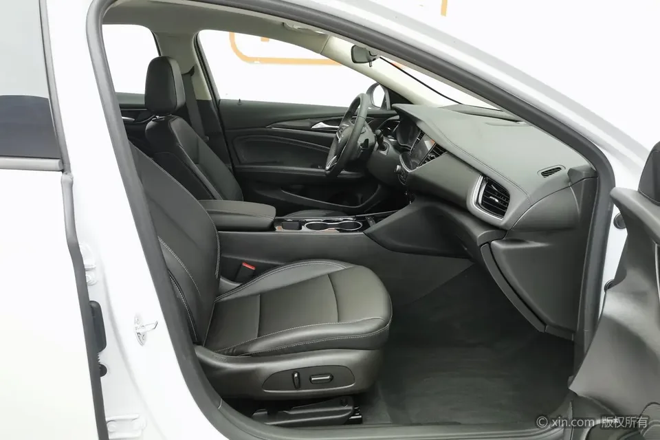 Buick Majesty Regal 2024 facelift 25T Super Edition 2025 — миниатюра 5