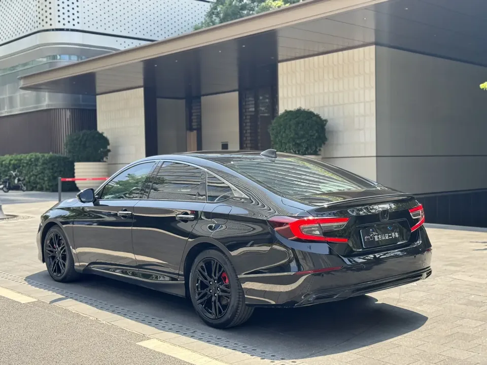 Honda Accord 2022 Accord Hybrid 2.0L Phantom Night Smart Edition 2023 — миниатюра 2