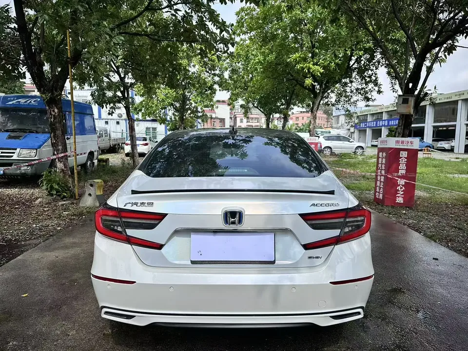 Honda Accord 2022 Accord Hybrid 2.0L Phantom Night Smart Edition 2023 — миниатюра 2