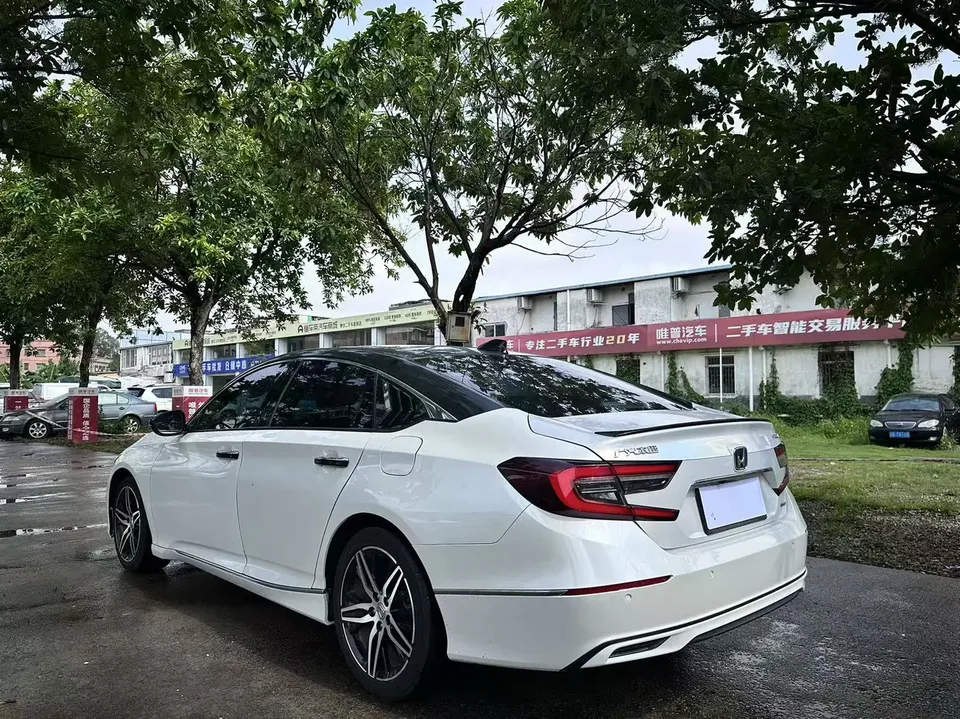 Honda Accord 2022 Accord Hybrid 2.0L Phantom Night Smart Edition 2023 — миниатюра 4