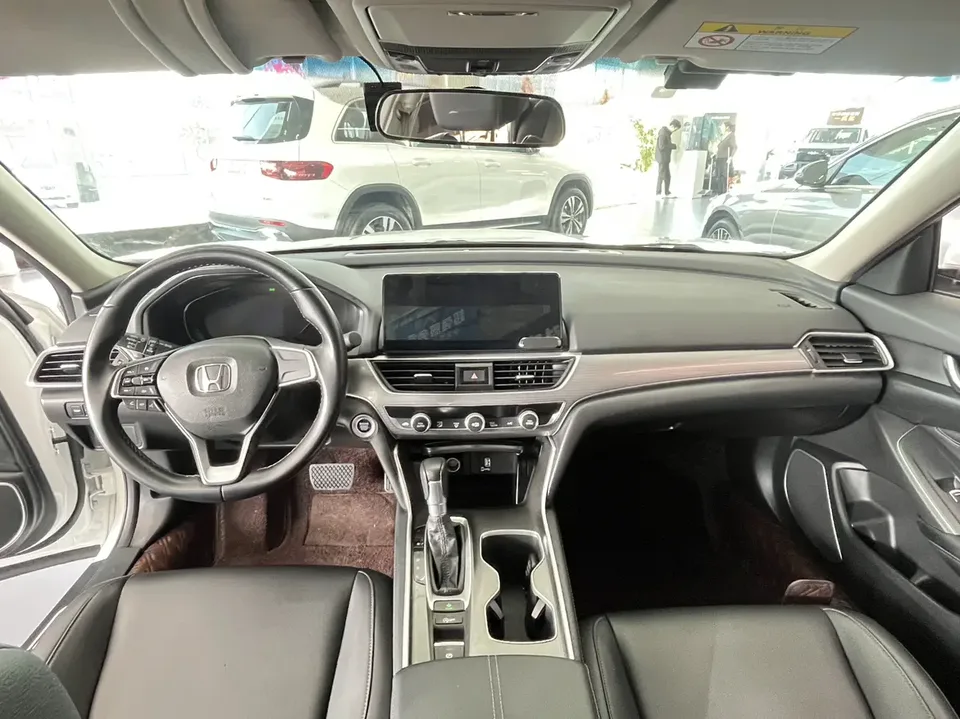 Honda Accord Accord 2022 260TURBO Deluxe Edition 2022 — миниатюра 2