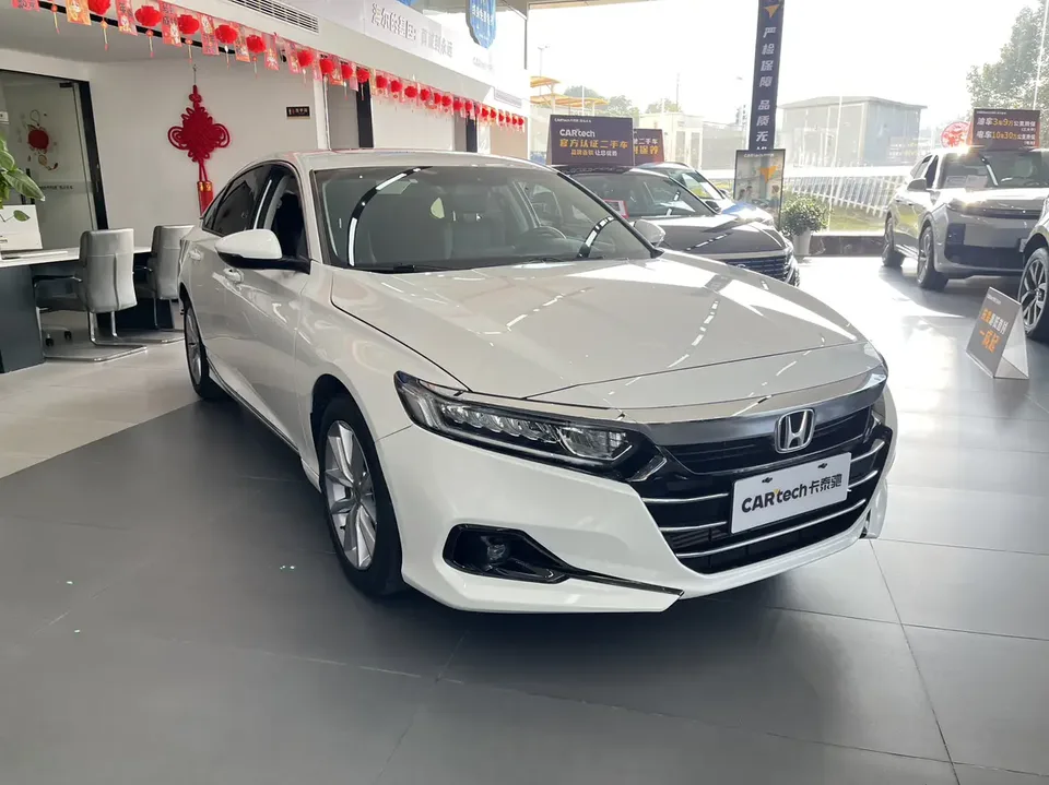 Honda Accord Accord 2022 260TURBO Deluxe Edition 2022 — миниатюра 3