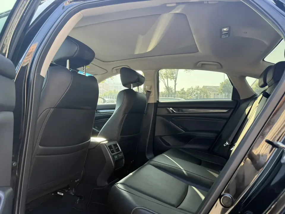 Honda Accord 2022 Accord 260TURBO Fantasy Night Premium Edition 2023 — миниатюра 4