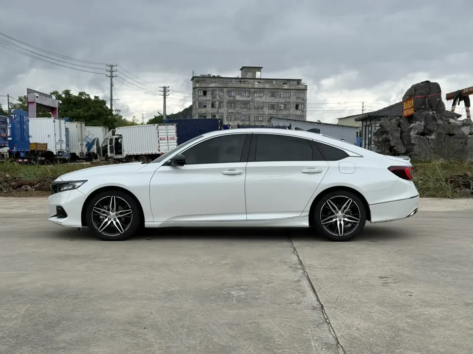 Honda Accord 2022 Accord 260TURBO Fantasy Night Premium Edition 2022 — миниатюра 4