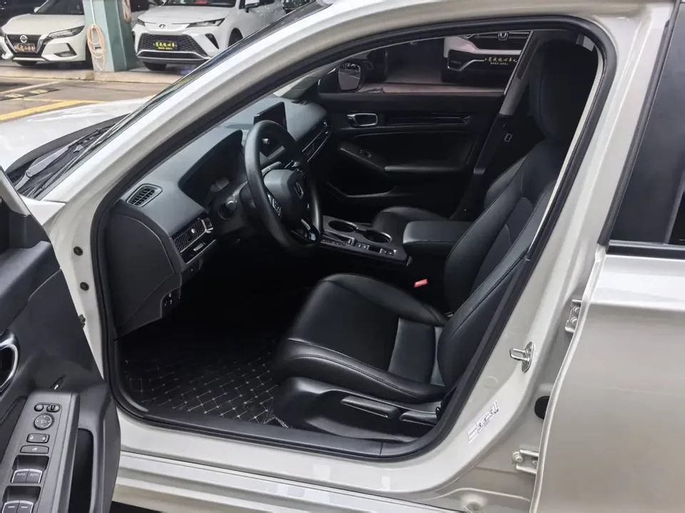 Honda CIVIC 2022 Civic 240TURBO CVT Dynamic Edition 2023 — миниатюра 5