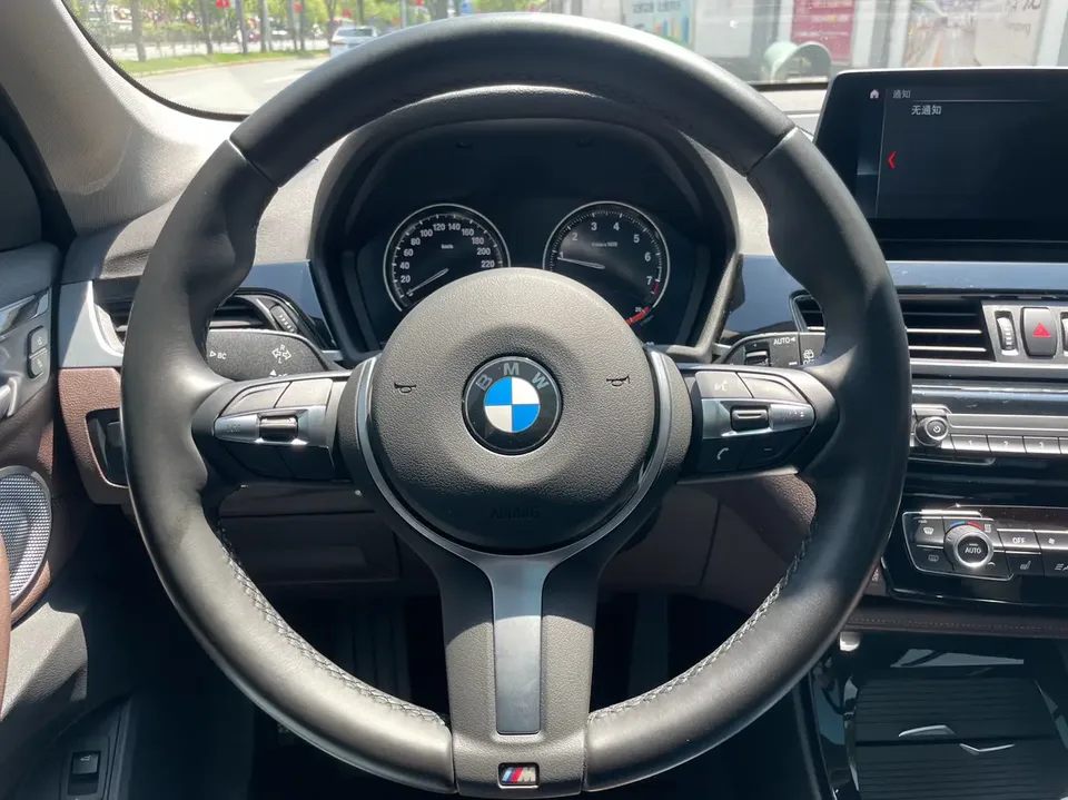 BMW X1 BMW X1 2022 sDrive20Li Exclusive Model 2022 — миниатюра 4