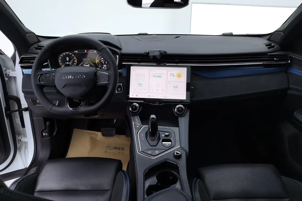 Lynk & Co 05 EM-P PHEV 1.5TD HALO 2022 — миниатюра 3