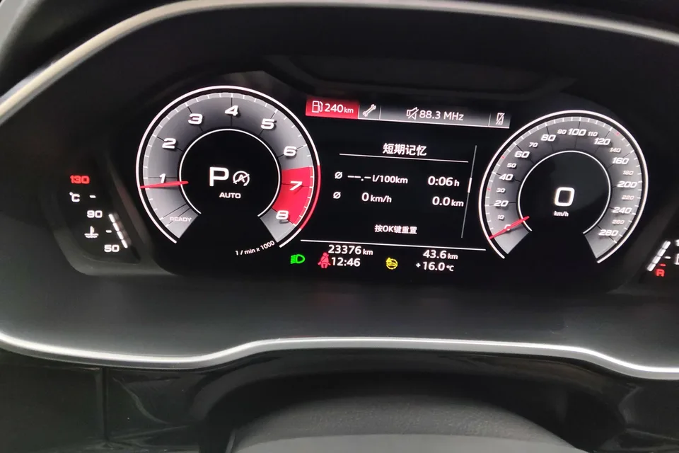 Audi Q3 SPORTBACK Audi Q3 Sportback 2024 45 TFSI quattro fashionable special edition launched 2023 — миниатюра 3