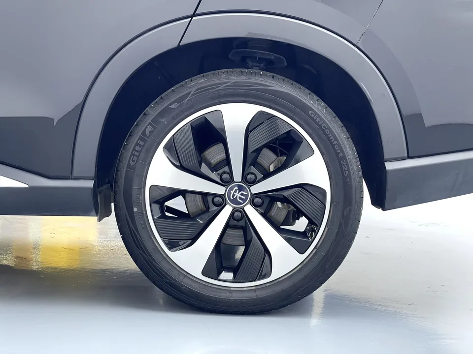 BYD Song PLUS DM DM-i 110KM 2WD Flagship PLUS 2022 — миниатюра 3