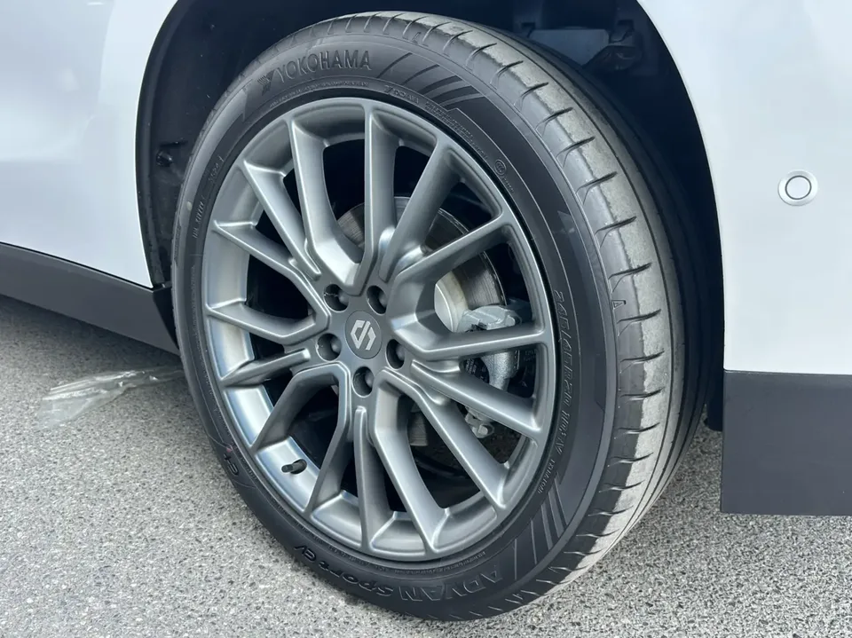 Leapmotor Zero running C10 Pure Electric 530 Smart Edition 2024 — миниатюра 2