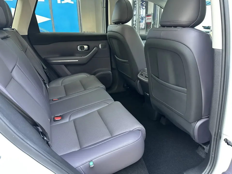 Leapmotor Zero running C10 Pure Electric 530 Smart Edition 2024 — миниатюра 4