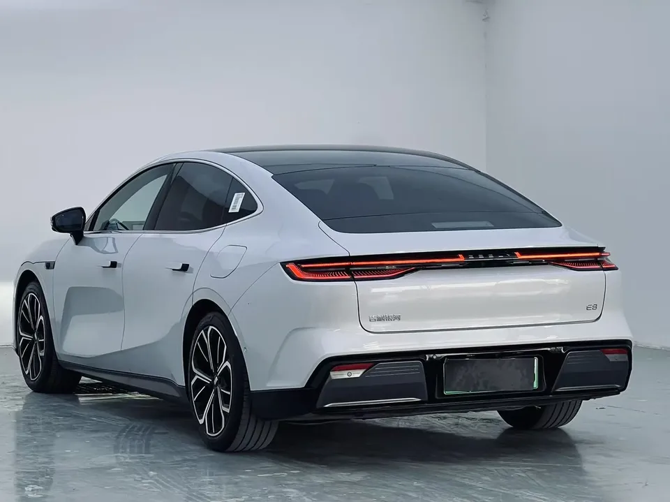 Geely Galaxy E8 700km Long-distance Intelligent Driving Edition 2025 — миниатюра 3