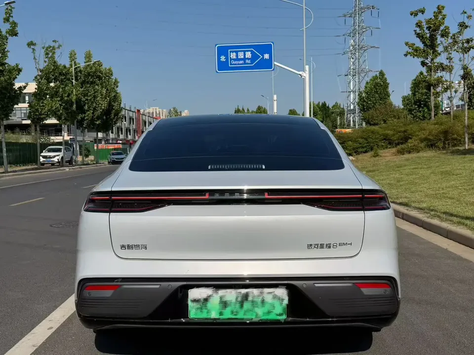 Geely Galaxy Star 8 PHEV 130km EM-i Premium Edition 2025 — миниатюра 2