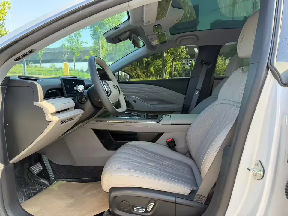 Geely Galaxy Star 8 PHEV 130km EM-i Premium Edition 2025 — миниатюра 5