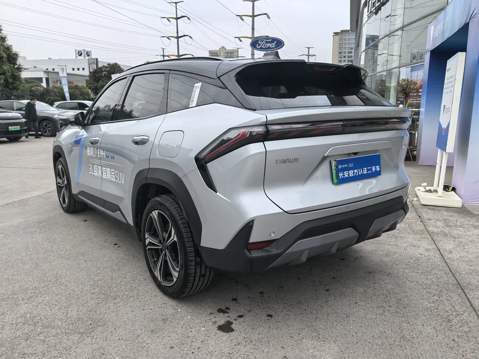 Geely Galaxy L7 1.5L EM-i 115km Exploration+ Edition 2025 — миниатюра 2