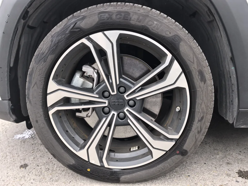 Geely Galaxy L7 1.5L EM-i 115km Exploration+ Edition 2025 — миниатюра 3