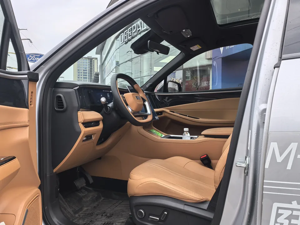 Geely Galaxy L7 1.5L EM-i 115km Exploration+ Edition 2025 — миниатюра 4