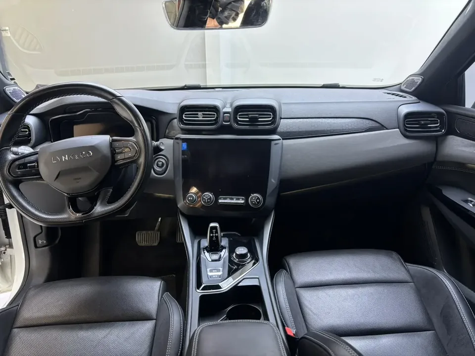 Lynk & Co 02 Hatchback 2.0TD Hatchback Pro 2023 — миниатюра 4