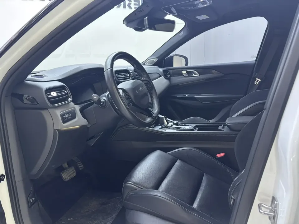 Lynk & Co 02 Hatchback 2.0TD Hatchback Pro 2023 — миниатюра 5